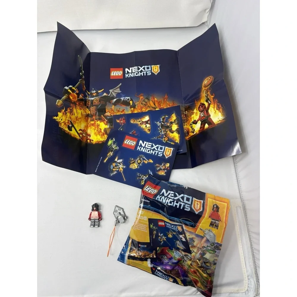 LEGO NEXO KNIGHTS 5004388 Nexo Knights Intro Pack Retired Set Open Polybag 2016